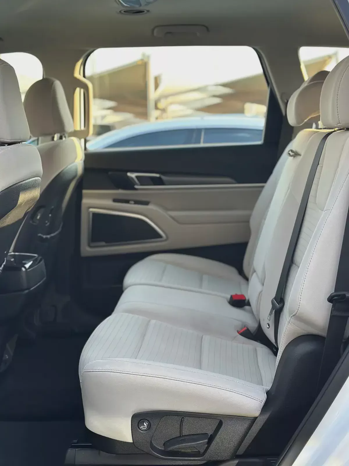 Kia Telluride EX | 2020 | GCC | 133,000 km | White / Grey | 7 Seater-15-15