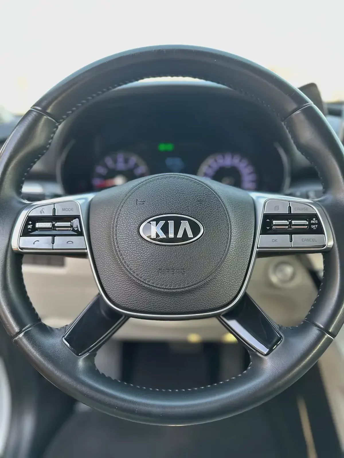 Kia Telluride EX | 2020 | GCC | 133,000 km | White / Grey | 7 Seater-6-6