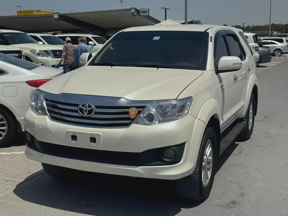 Toyota fortuner 2015 whitecolor GCc calen car-2-2