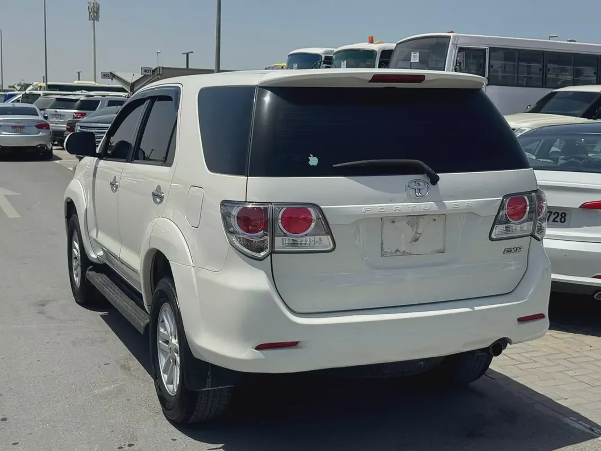 Toyota fortuner 2015 whitecolor GCc calen car-8-8