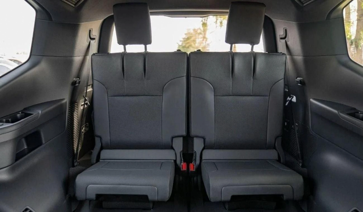 Toyota Land Cruiser LC300 VX 3.3D AT MY2025 – BLACK-12-12