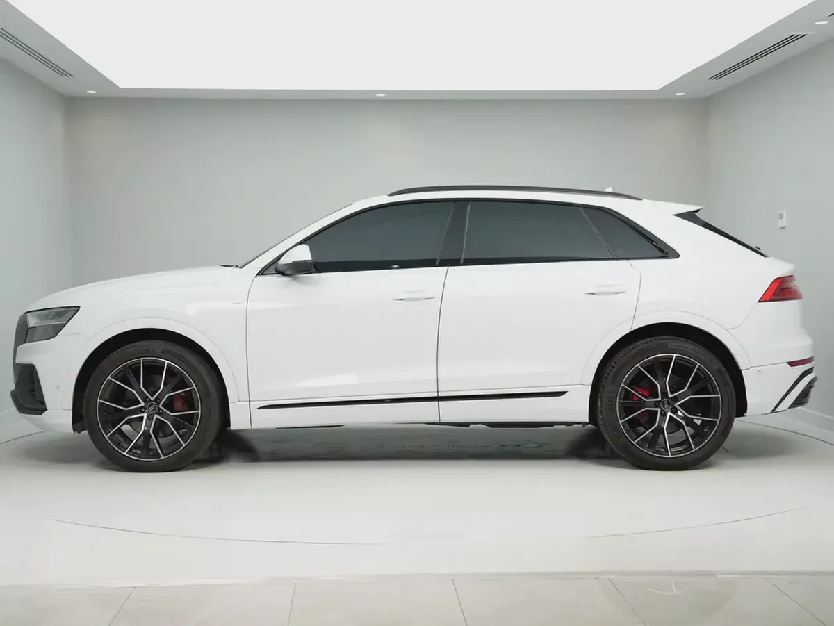 2022 Audi Q8 S line | GCC Specs | | AWD | Luxury SUV-2-2