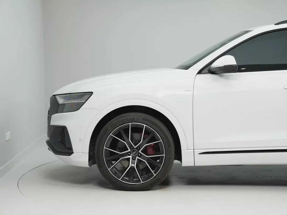 2022 Audi Q8 S line | GCC Specs | | AWD | Luxury SUV-3-3