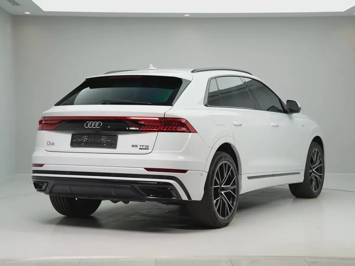 2022 Audi Q8 S line | GCC Specs | | AWD | Luxury SUV-5-5