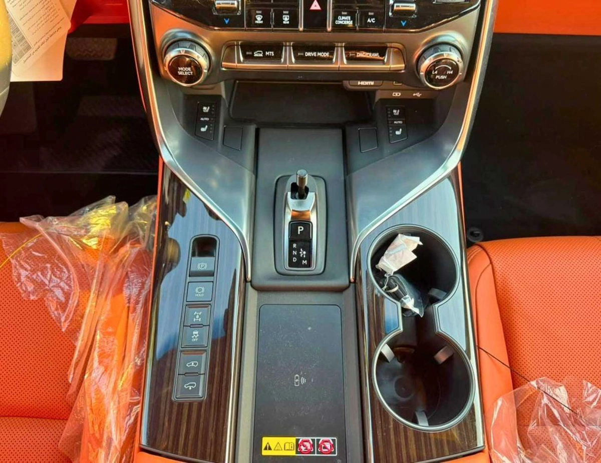 Lexus LX700h VIP HYBRID || 3.5L V6 | RADAR | 360*CAMERA | SUNROOF | REAR ENTERTAINMENT SCREEN (CODE # L7V)-21-0