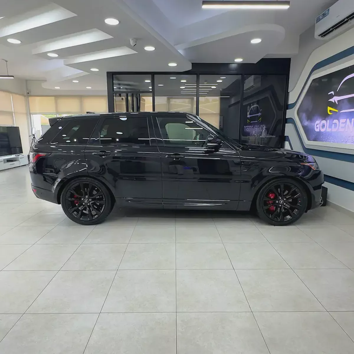 2022 Range Rover Sport HST P400-2-2