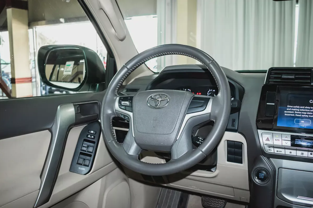 1 YEAR / 20,000 KM WARRANTY | 4.0 GXR | GCC | AED 2498 PM-9-9