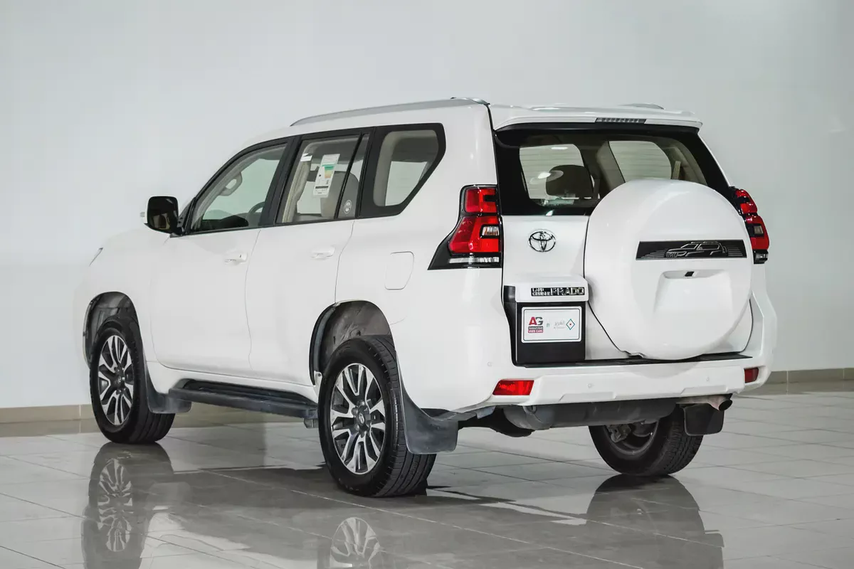 1 YEAR / 20,000 KM WARRANTY | 4.0 GXR | GCC | AED 2498 PM-5-5