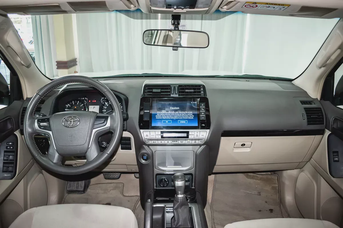 1 YEAR / 20,000 KM WARRANTY | 4.0 GXR | GCC | AED 2498 PM-8-8