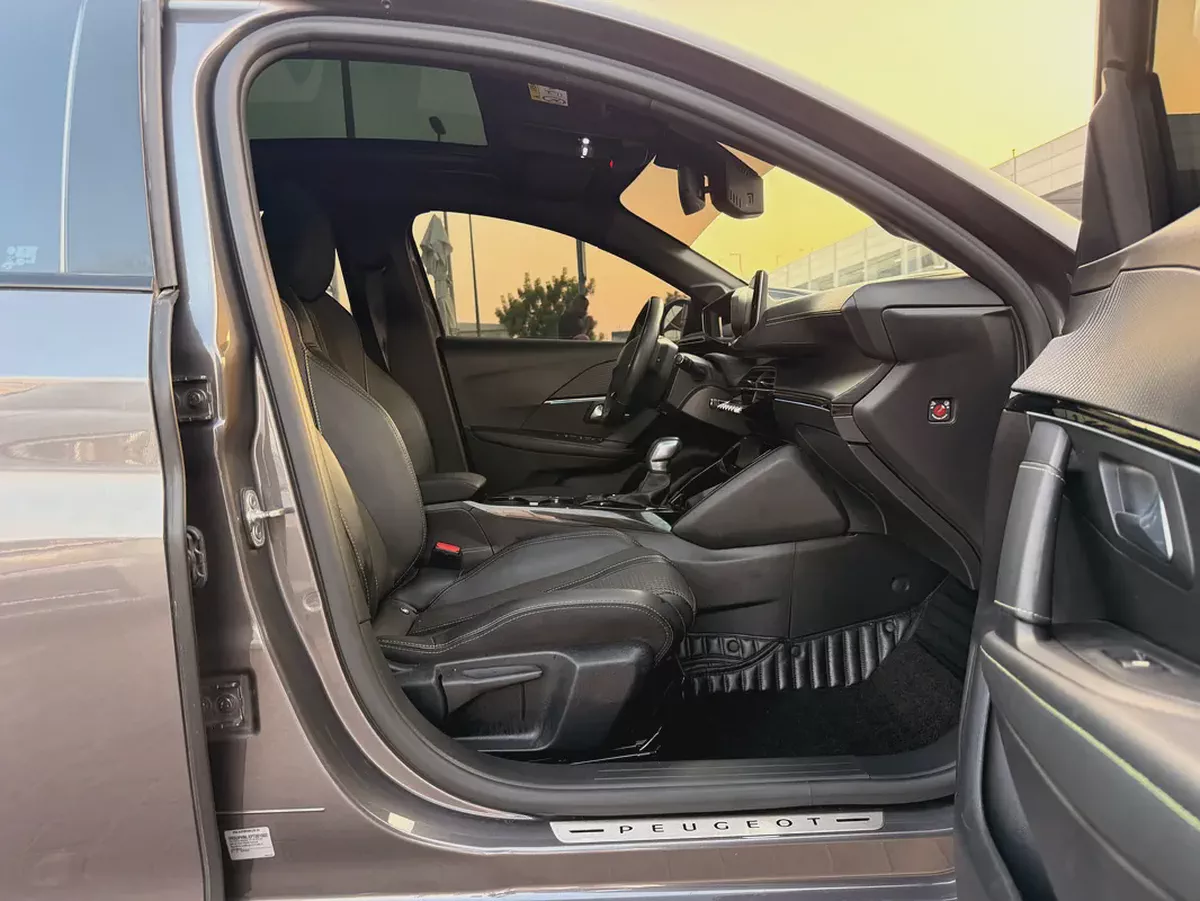 Peugeot 208 GT Line 2023 GCC Specs-8-8