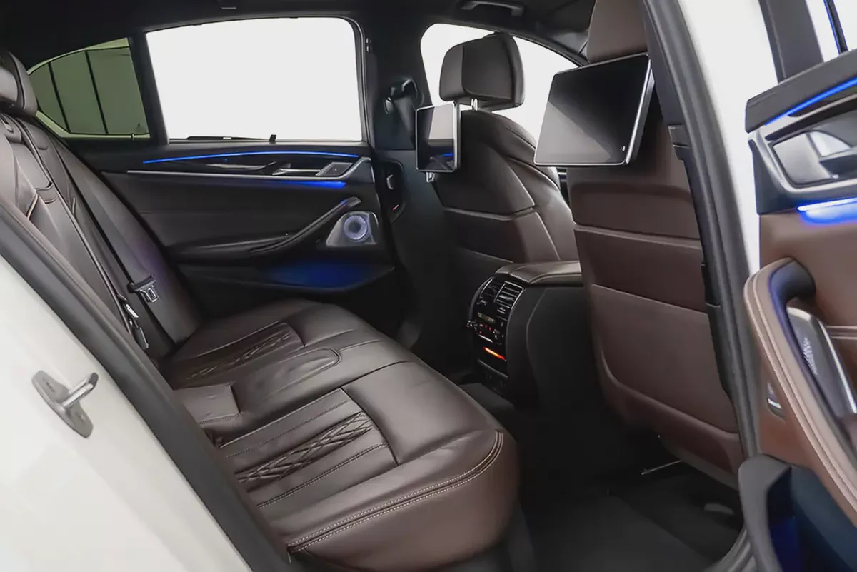 AED 3,172 / 60 months | 0% DP | 2019 BMW 5 Series M550i / Full BMW Service History-13-13