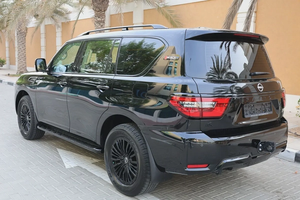 NISSAN Patrol-2024-LE PLATINUM-BLACK EDITION-33000KM-UNDER WARRANTY-GCC SPECS