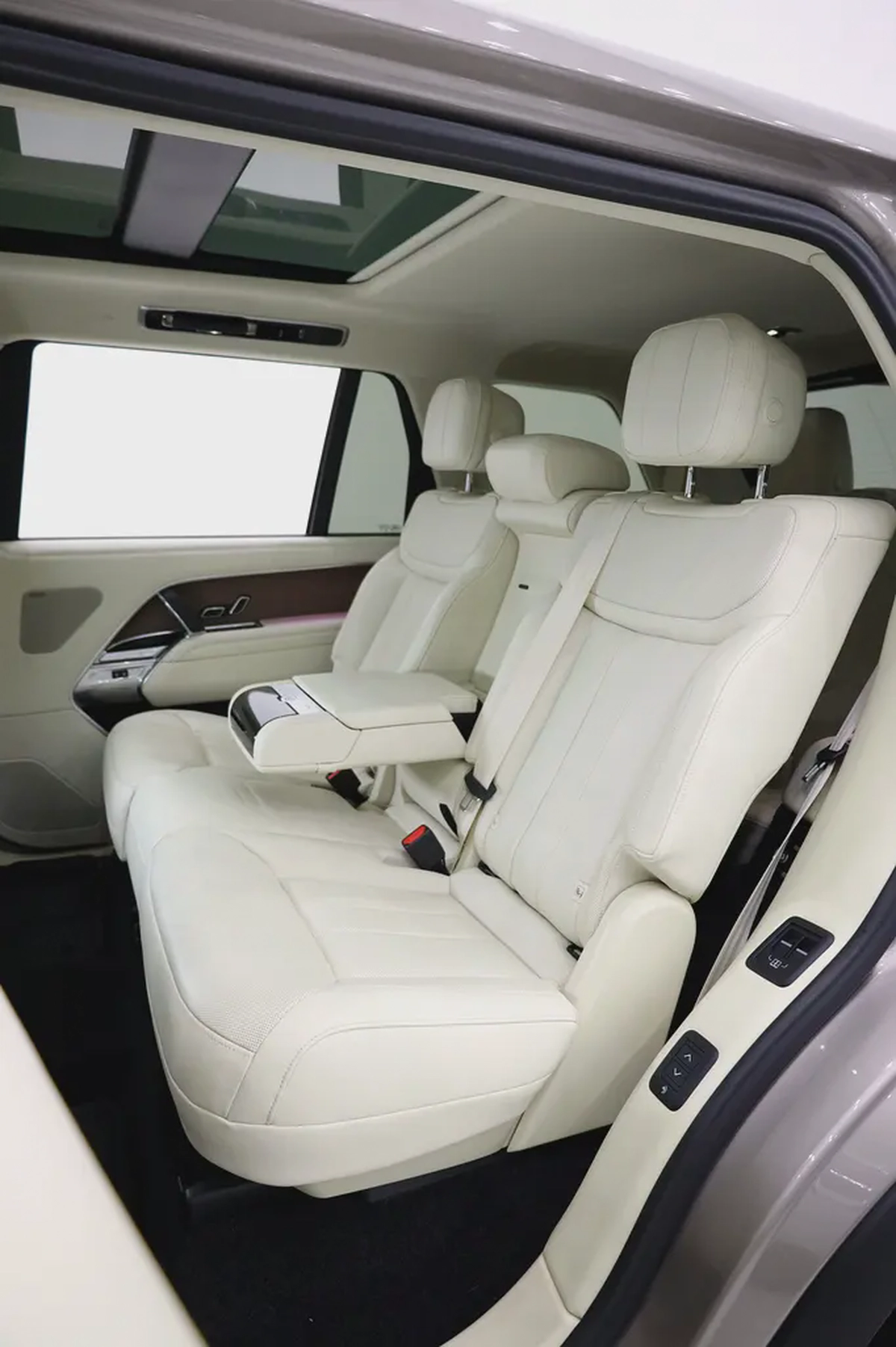 RANGE ROVER V8 LONG WHEEL BASE P530 7 SEATER - FULLY LOADED-7-7