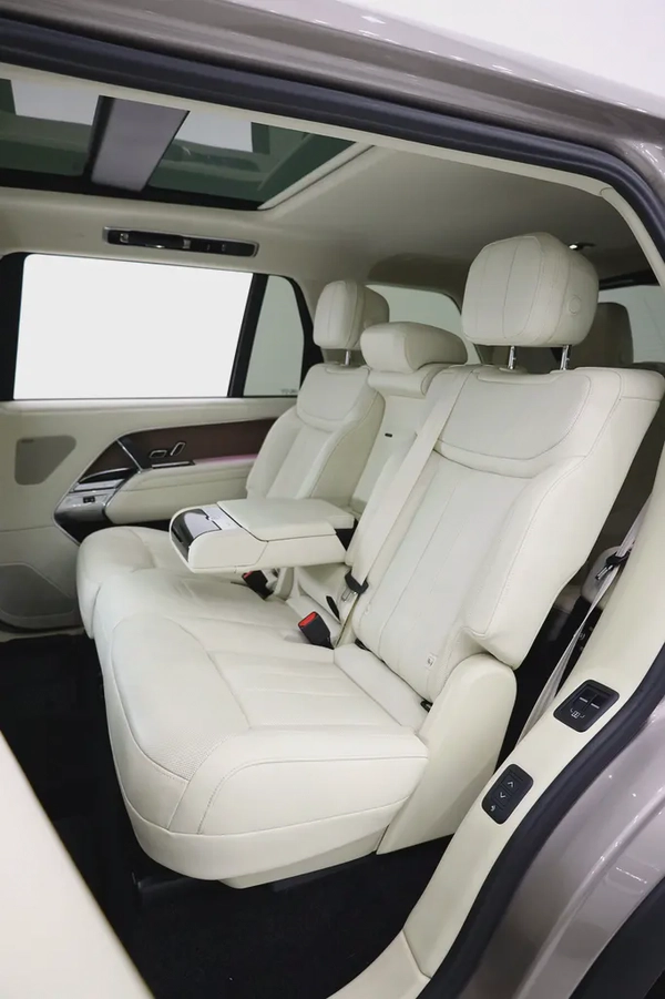 RANGE ROVER V8 LONG WHEEL BASE P530 7 SEATER - FULLY LOADED