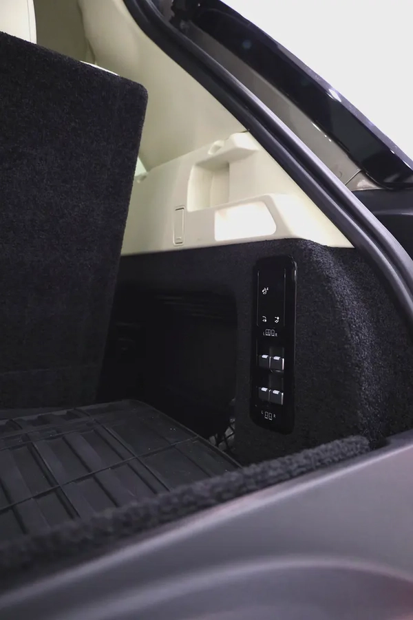 RANGE ROVER V8 LONG WHEEL BASE P530 7 SEATER - FULLY LOADED