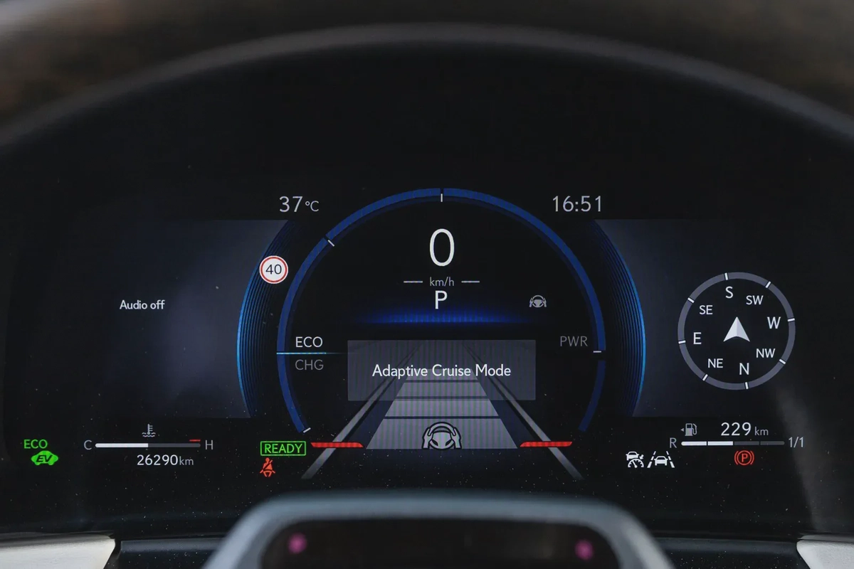 Lexus LM 350h 2024-19-19