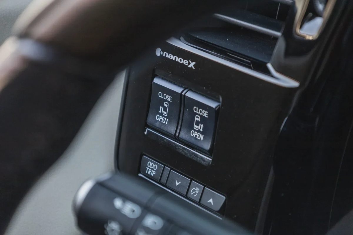 Lexus LM 350h 2024-15-15