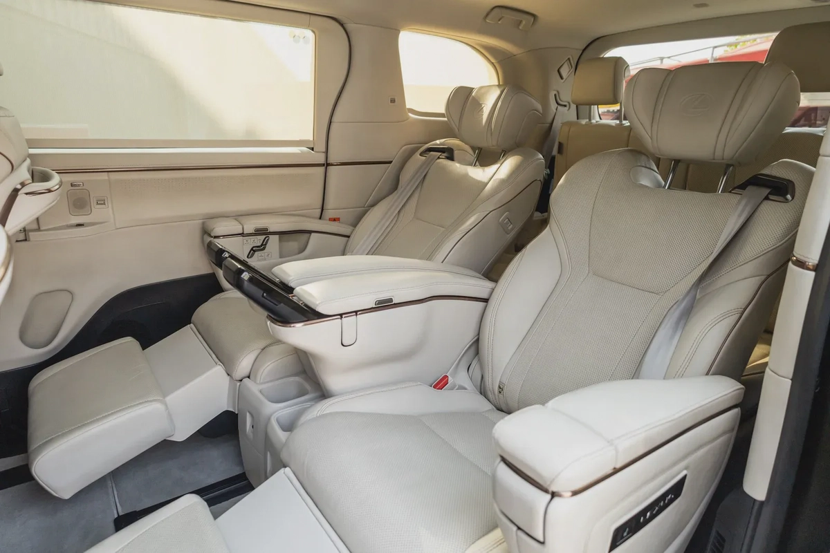 Lexus LM 350h 2024-21-21