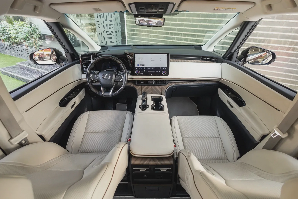 Lexus LM 350h 2024-12-12