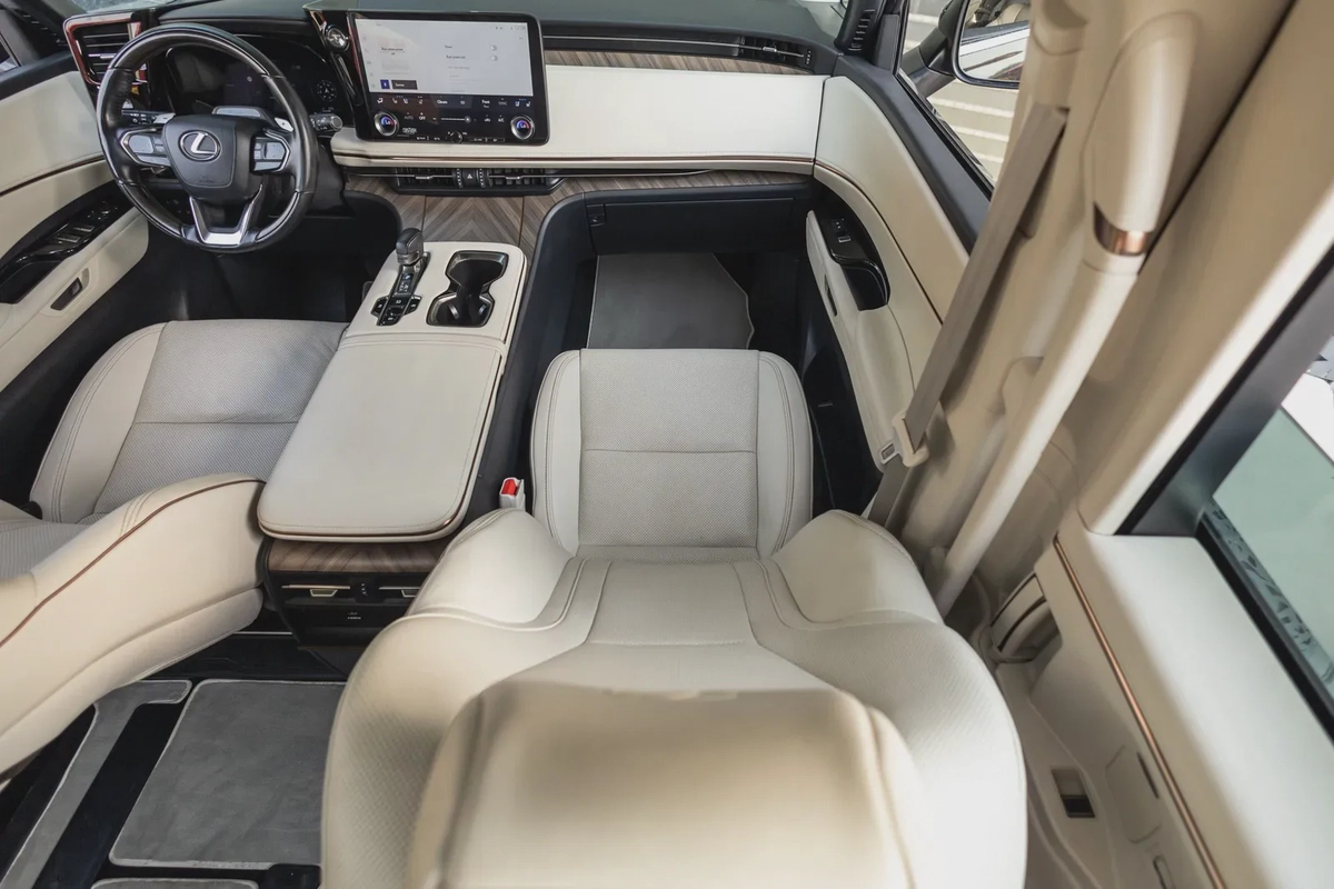 Lexus LM 350h 2024-9-9