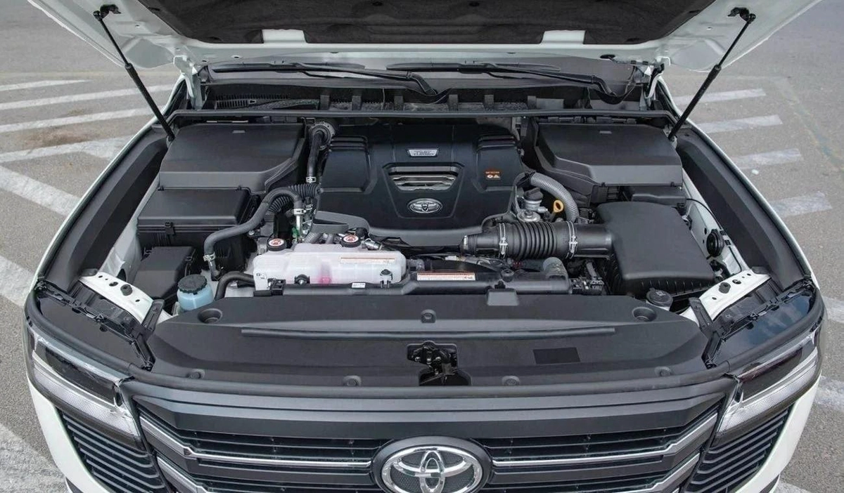 Toyota Land Cruiser LC300 GXR 3.3D AT MY2024 – WHITE-13-13