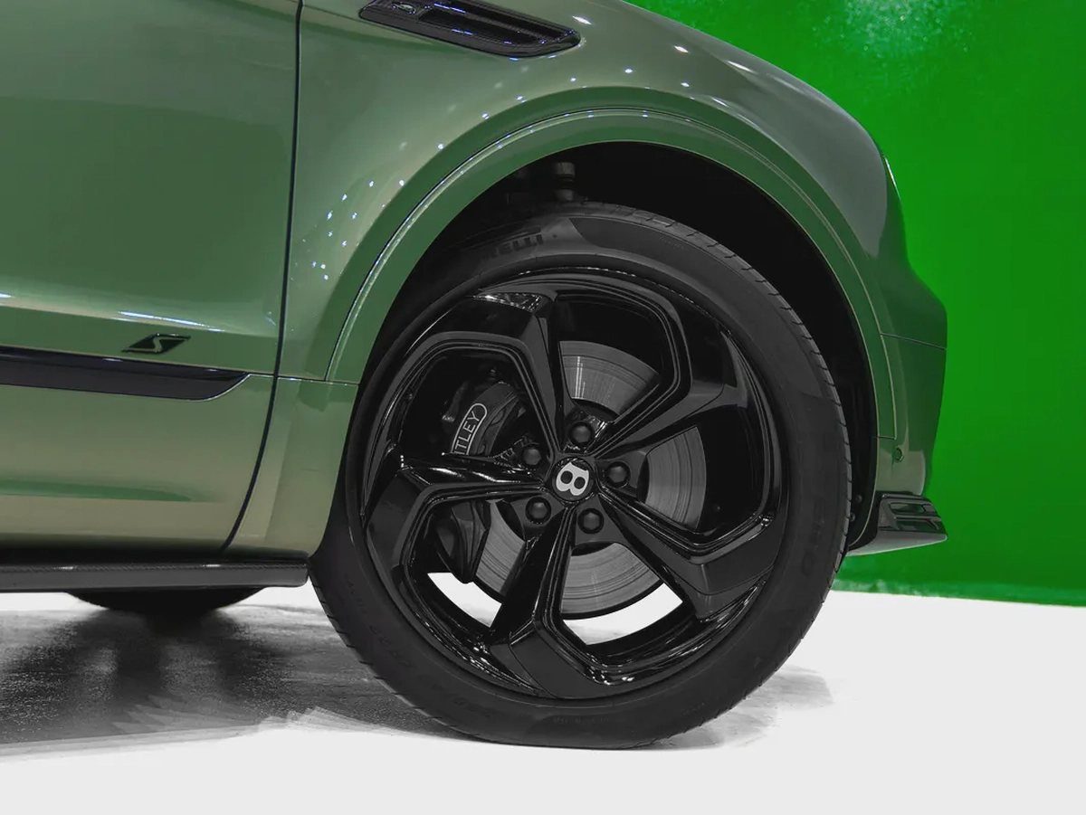 SWAP YOUR CAR for 2022 BENTAYGA BLACKLINE-TOURING PACKAGE-MULLINER-CARBON PACKAGE WITH NAIM-6-6
