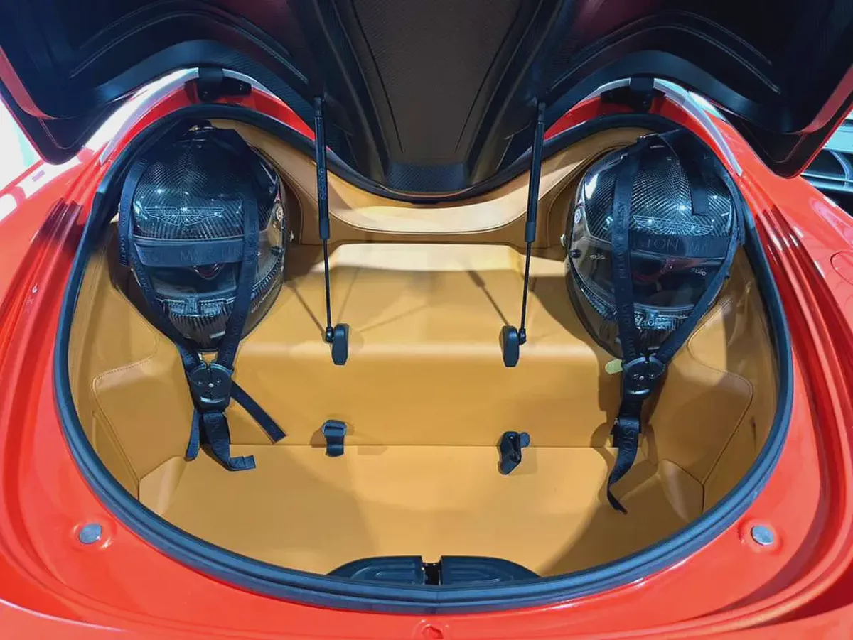 ASTON MARTIN SPEEDSTER, V12, GCC, BRAND NEW, 1 OF 88 PCS IN THE WORLD, SPECIAL COLOR, FULLY LOADED-13-13