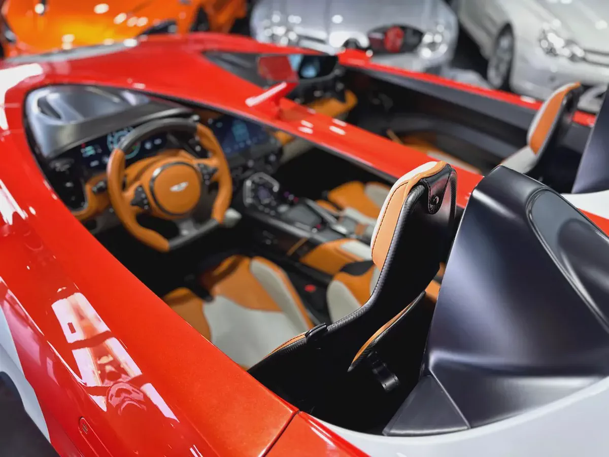 ASTON MARTIN SPEEDSTER, V12, GCC, BRAND NEW, 1 OF 88 PCS IN THE WORLD, SPECIAL COLOR, FULLY LOADED-4-4