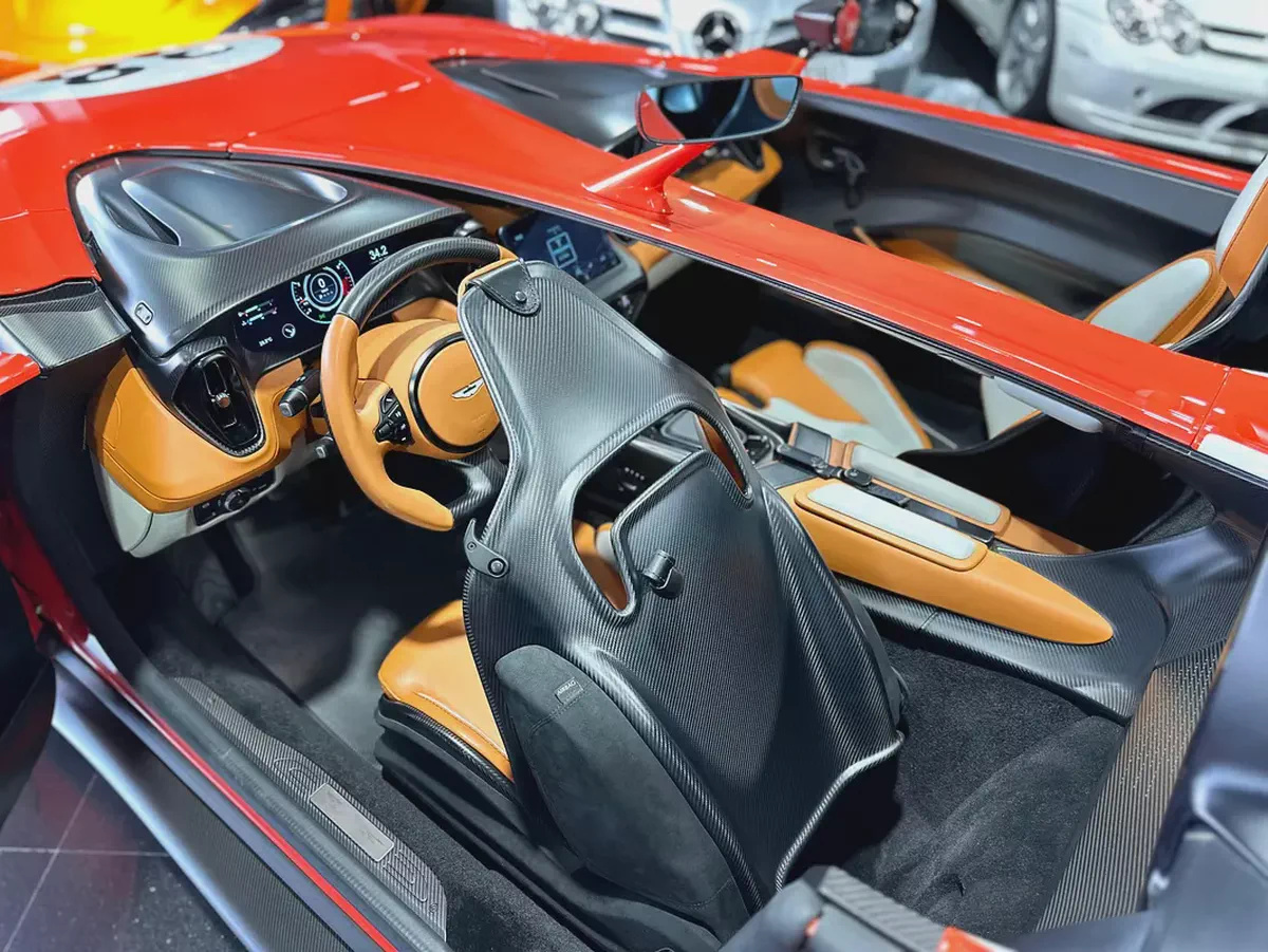 ASTON MARTIN SPEEDSTER, V12, GCC, BRAND NEW, 1 OF 88 PCS IN THE WORLD, SPECIAL COLOR, FULLY LOADED-8-8