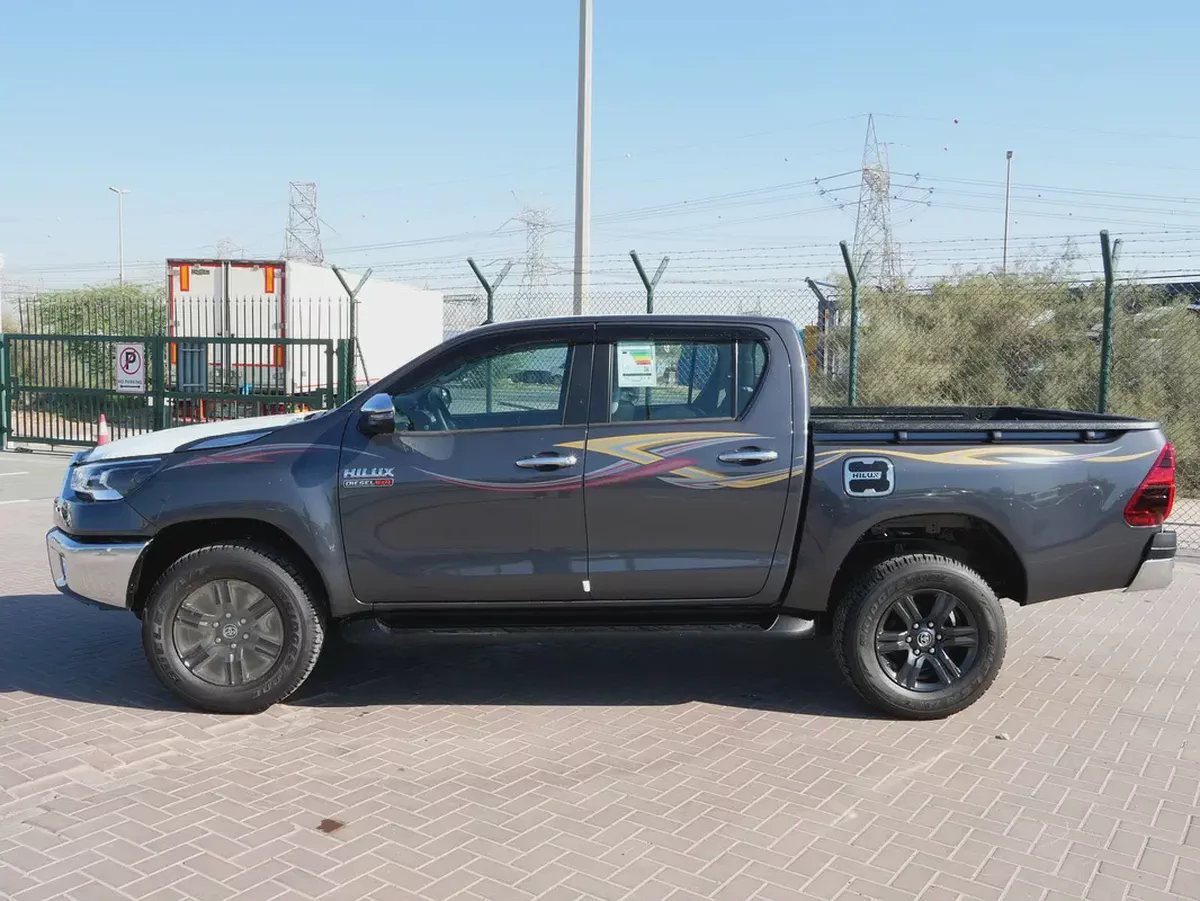 2026 TOYOTA HILUX SR 5 D/CAB 2.8L P/UP 4X4 DIESEL A/T FULL GCC BRAND NEW 0KM-18-18