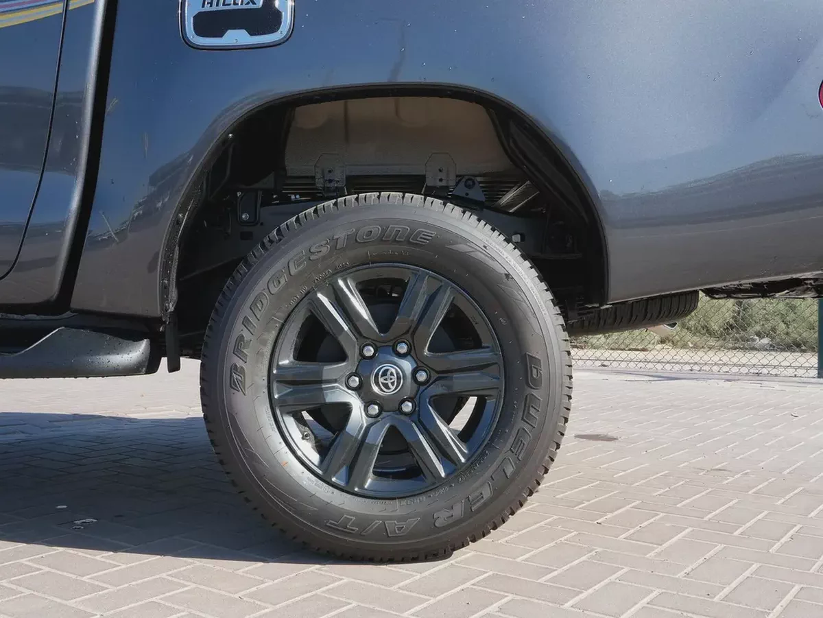 2026 TOYOTA HILUX SR 5 D/CAB 2.8L P/UP 4X4 DIESEL A/T FULL GCC BRAND NEW 0KM-19-19