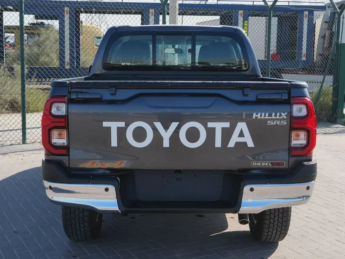 2026 TOYOTA HILUX SR 5 D/CAB 2.8L P/UP 4X4 DIESEL A/T FULL GCC BRAND NEW 0KM-4-4