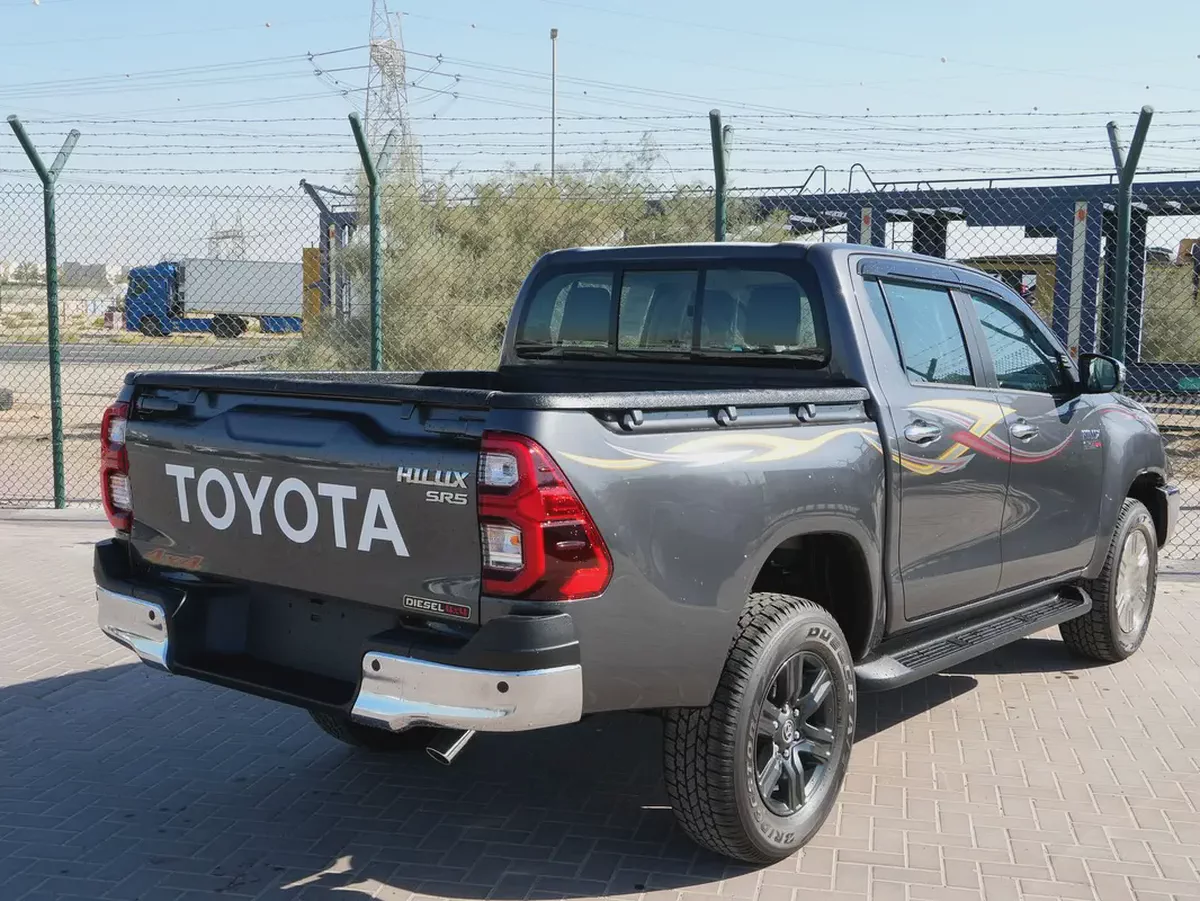 2026 TOYOTA HILUX SR 5 D/CAB 2.8L P/UP 4X4 DIESEL A/T FULL GCC BRAND NEW 0KM-5-5