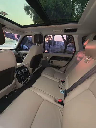 Land Rover Range Rover HSE 2018 | GCC Specs | Pristine Condition-2