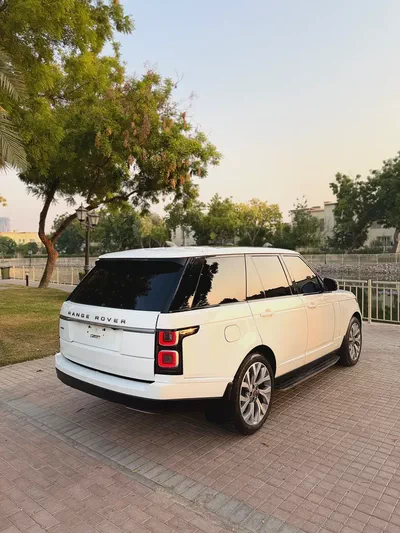 Land Rover Range Rover HSE 2018 | GCC Specs | Pristine Condition-4