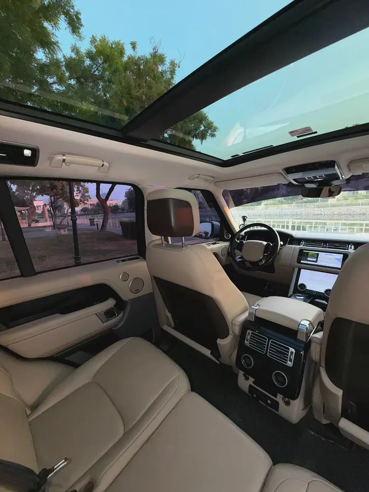 Land Rover Range Rover HSE 2018 | GCC Specs | Pristine Condition-9-9