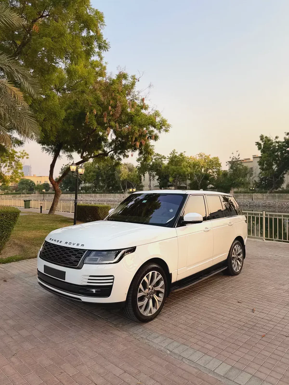 Land Rover Range Rover HSE 2018 | GCC Specs | Pristine Condition-7-7