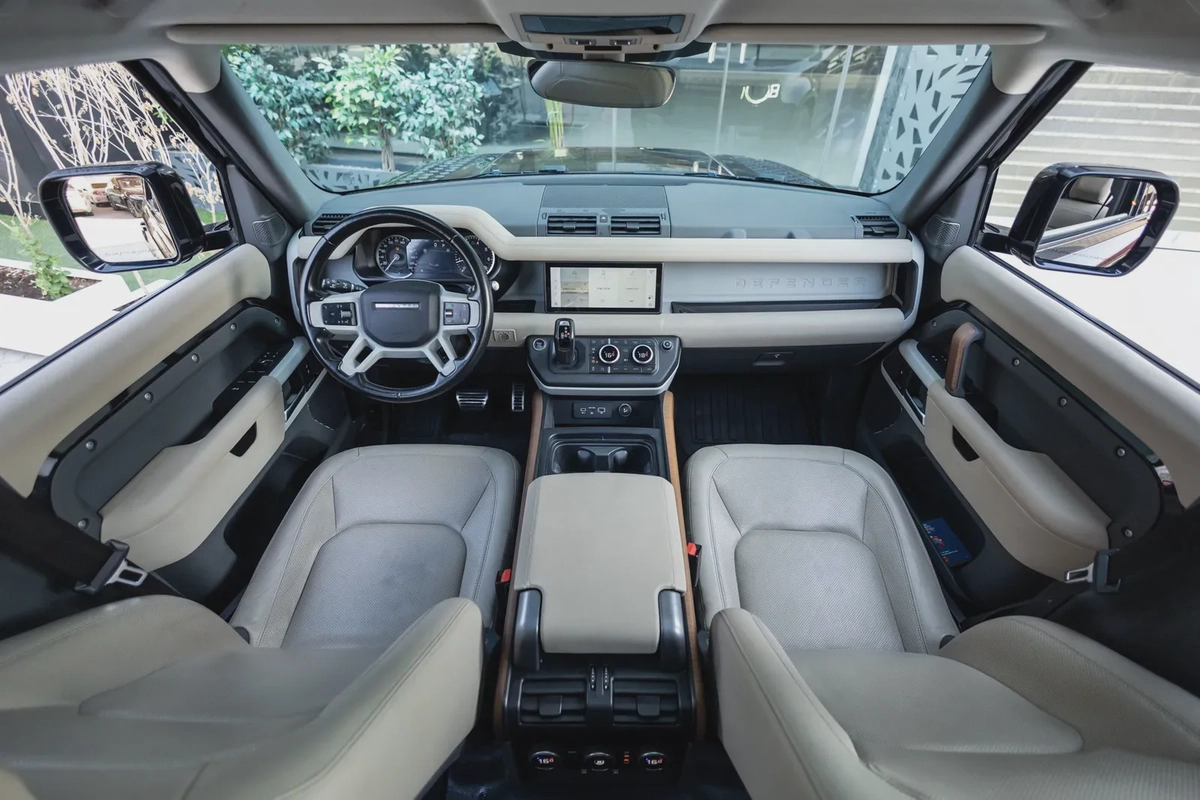 Land Rover Defender 110 2023-9-9