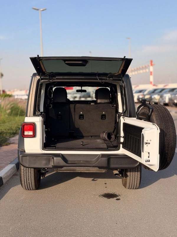 Jeep Wrangler Unlimited Sport 3.6L A/T (5 Seater)