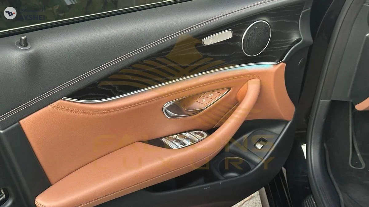 Mercedes-Benz E300 Premium 2.0L-2-2