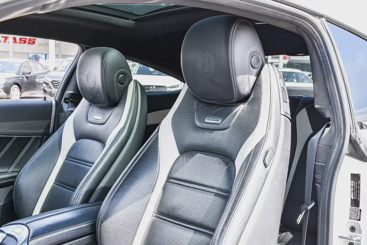 2017- BENZ C63s AMG COUPE  - SUPER CLEAN - LIKE NEW - ONLY 86,000 KM-12-12