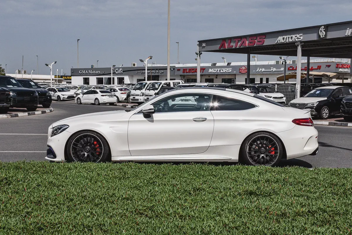 2017- BENZ C63s AMG COUPE  - SUPER CLEAN - LIKE NEW - ONLY 86,000 KM-3-3