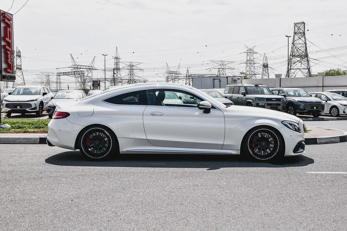 2017- BENZ C63s AMG COUPE  - SUPER CLEAN - LIKE NEW - ONLY 86,000 KM-4-4