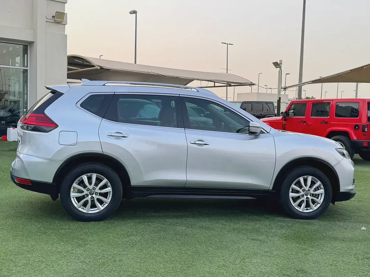 Nissan X-Trail 4*4 SV 2018 | GCC Specs | Family SUV-3-3