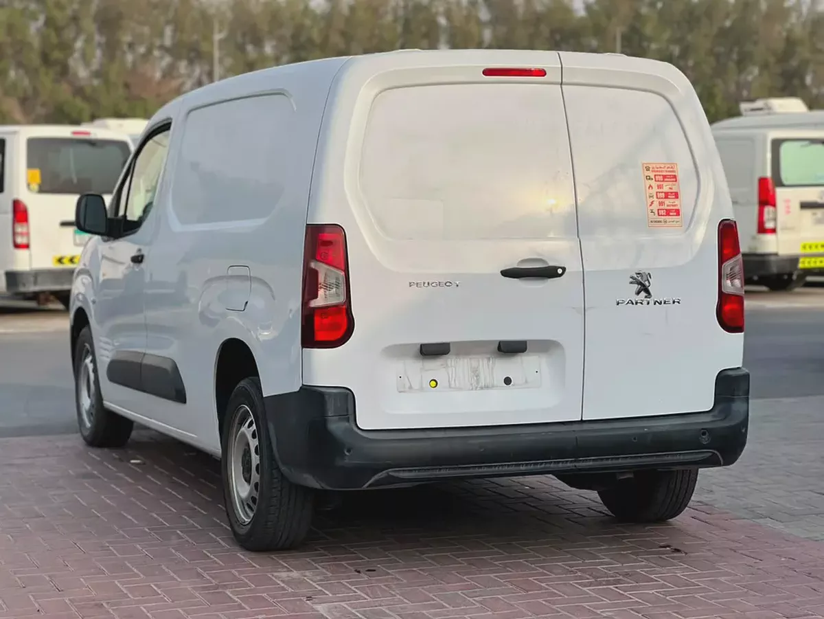 2023 Peugeot partner | Diesel | Manual | Van | GCC | Ref#1132-3-3