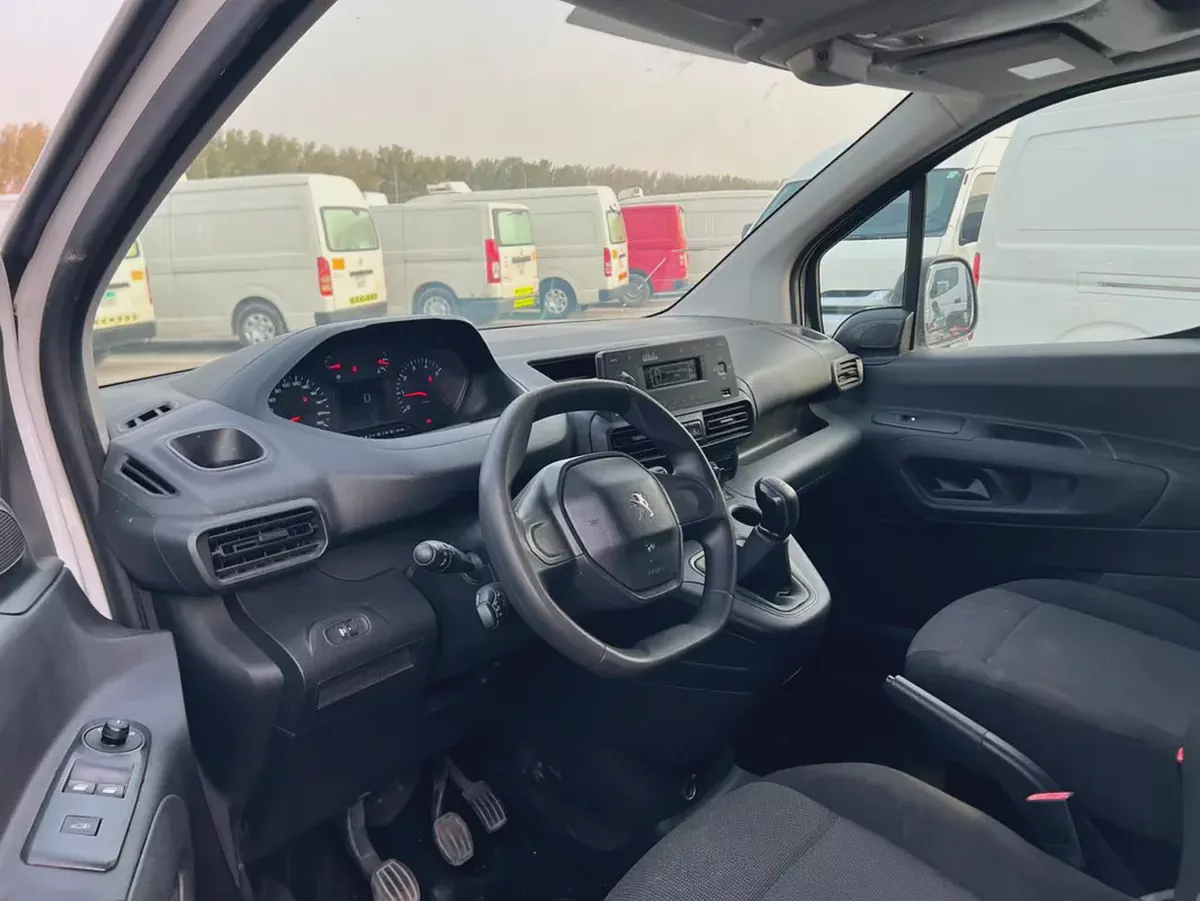 2023 Peugeot partner | Diesel | Manual | Van | GCC | Ref#1132-6-6