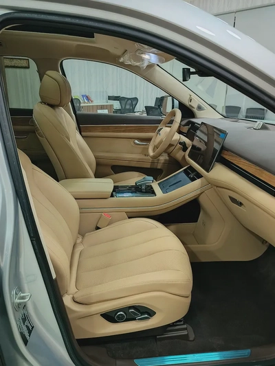 Seres 7 Flagship 2025 GCC Specs-13
