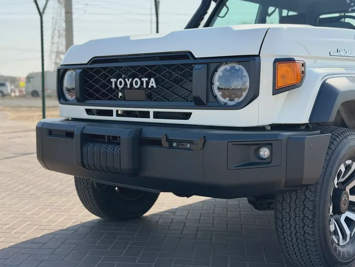 TOYOTA LC79 PETROL 4,0L Full option spec oman MODEL 2026-3-3