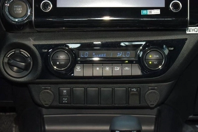 Toyota Hilux ADVENTURE ADV 4.0L-9