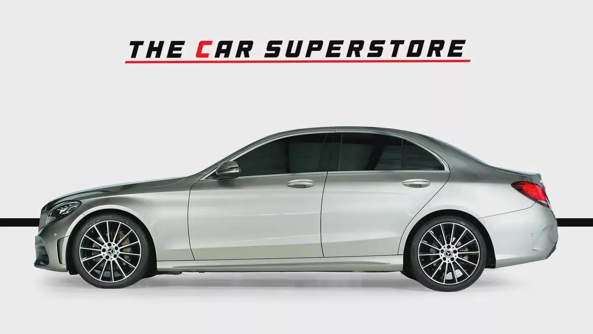 Mercedes Benz C200-AMG-GCC-Well maintained-high Specifications-Mercedes Service history available-4-4